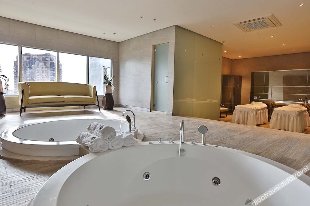 VS Hotel 4*