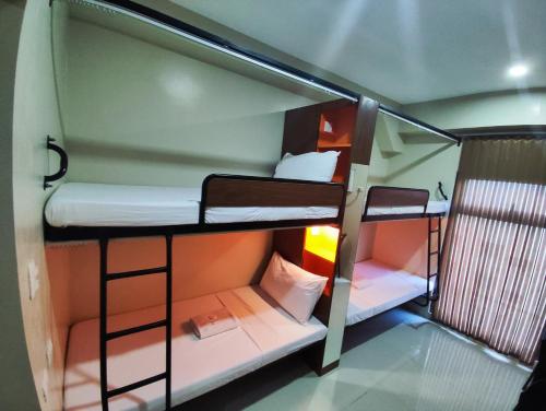 G Square Residences 2*