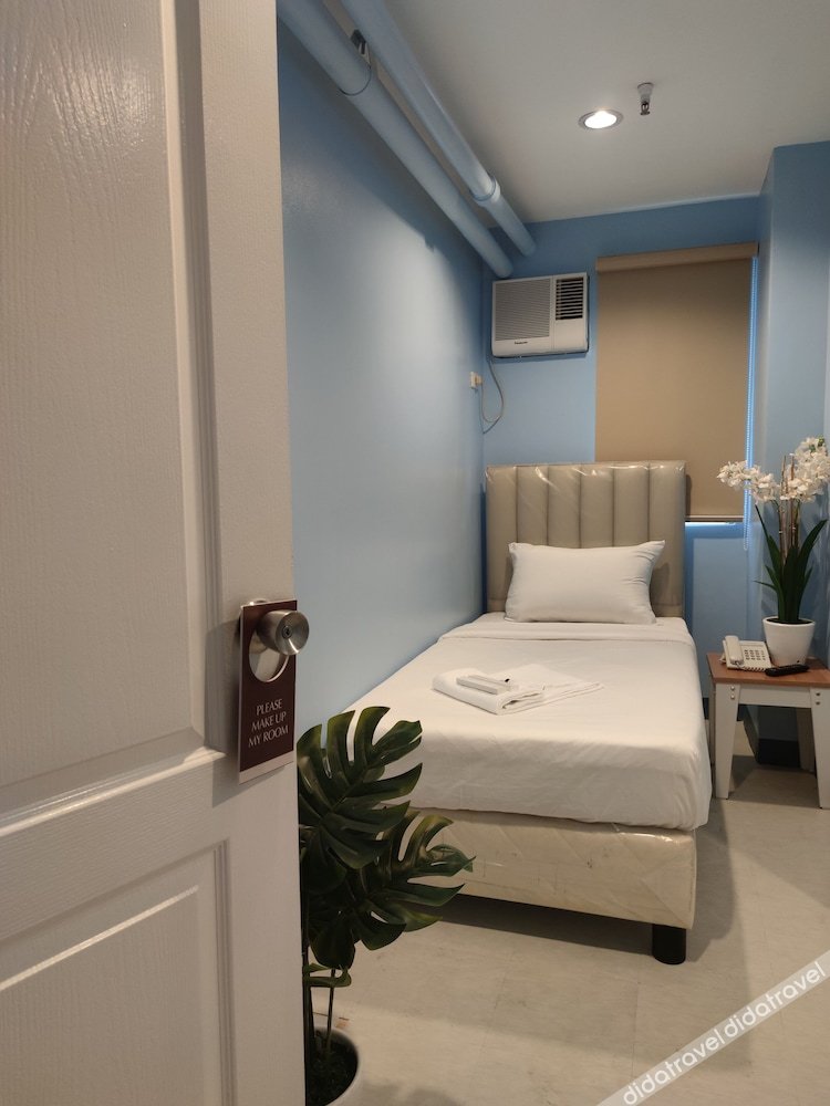 Glory Hotel Cubao 2*
