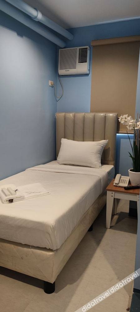 Glory Hotel Cubao 2*