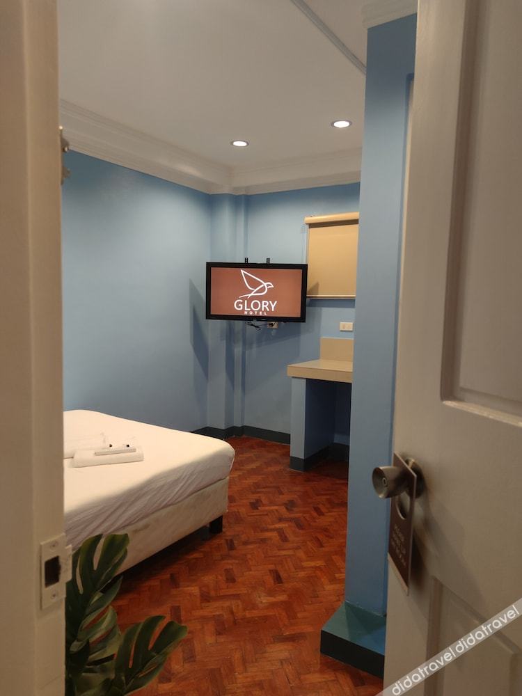 Glory Hotel Cubao 2*