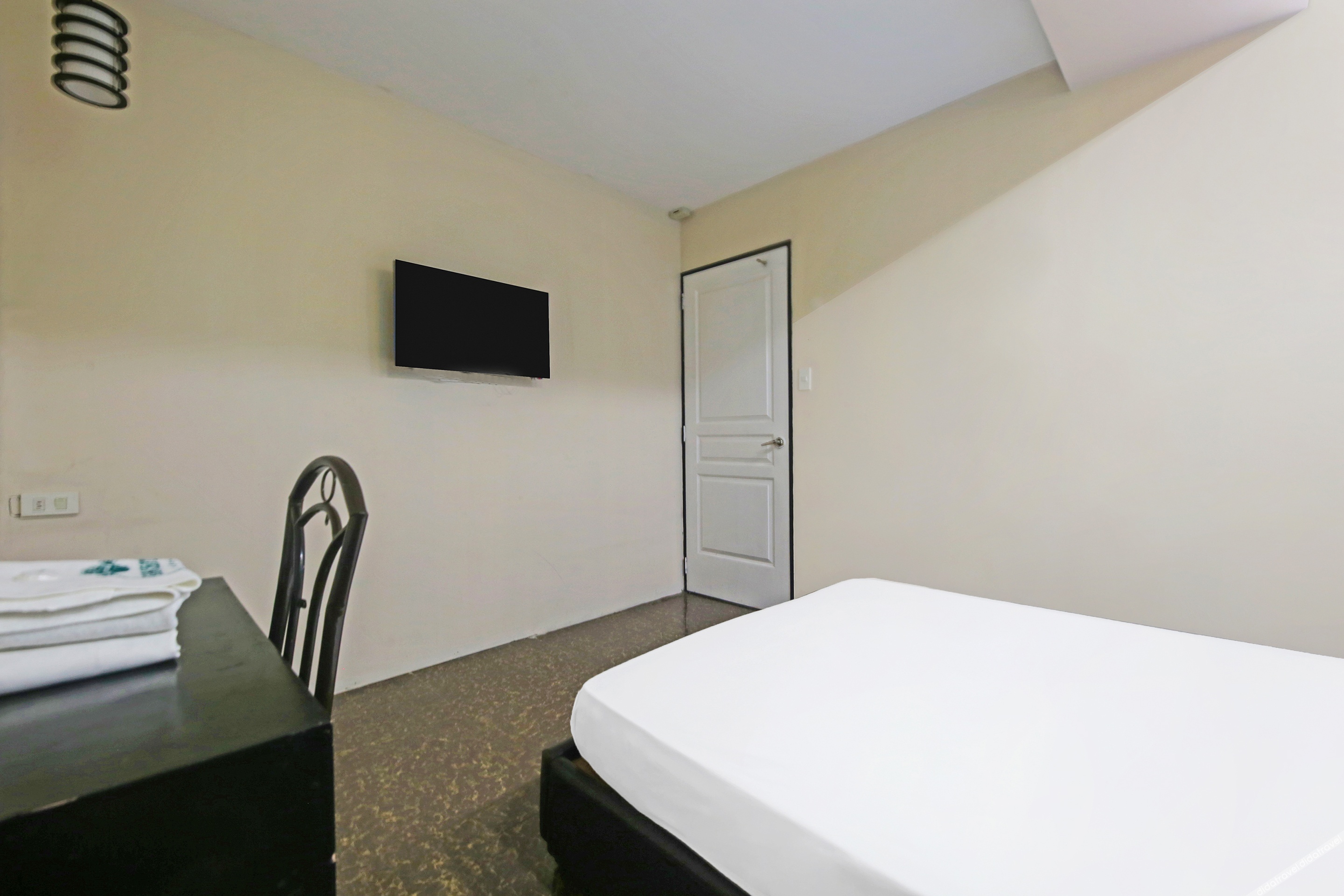 RedDoorz near SM Muntinlupa 2*