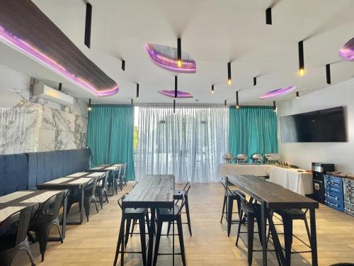 Lighthouse Point Hotel 3*