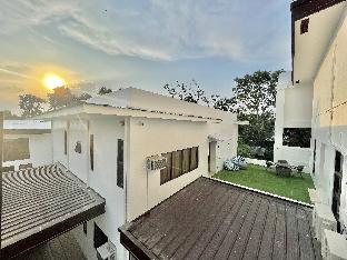 Lighthouse Point Hotel 3*