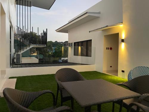 Lighthouse Point Hotel 3*
