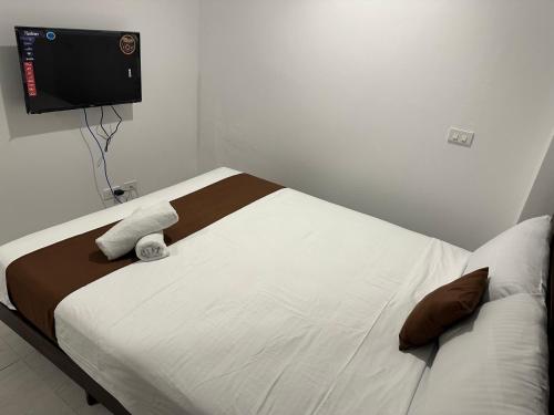 Aden Hotel 3*