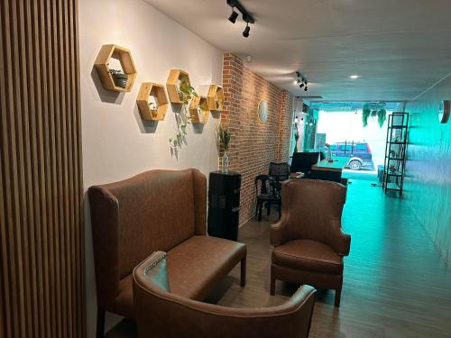 Aden Hotel 3*