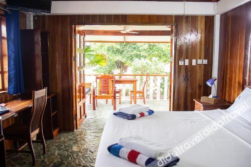 Rainbow Bay Beach and Dive Resort 2*