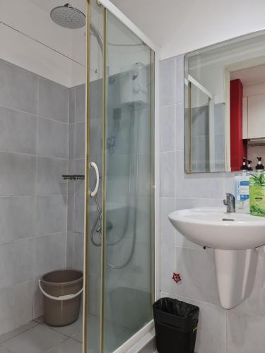 Sea Residences Condominium - Condo R Us 0*
