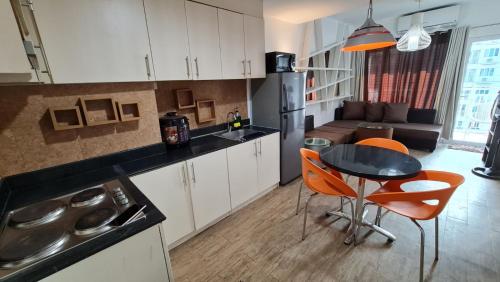 Sea Residences Condominium - Condo R Us 0*