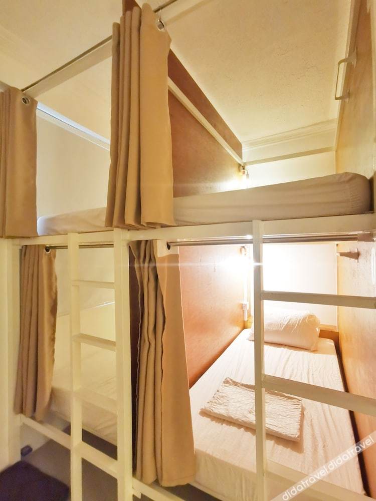 NomadsMNL Hostel 2*