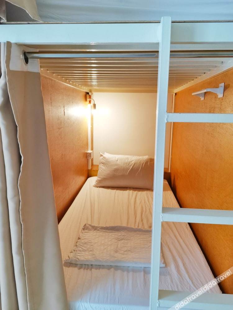 NomadsMNL Hostel 2*