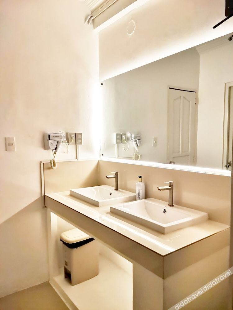NomadsMNL Hostel 2*