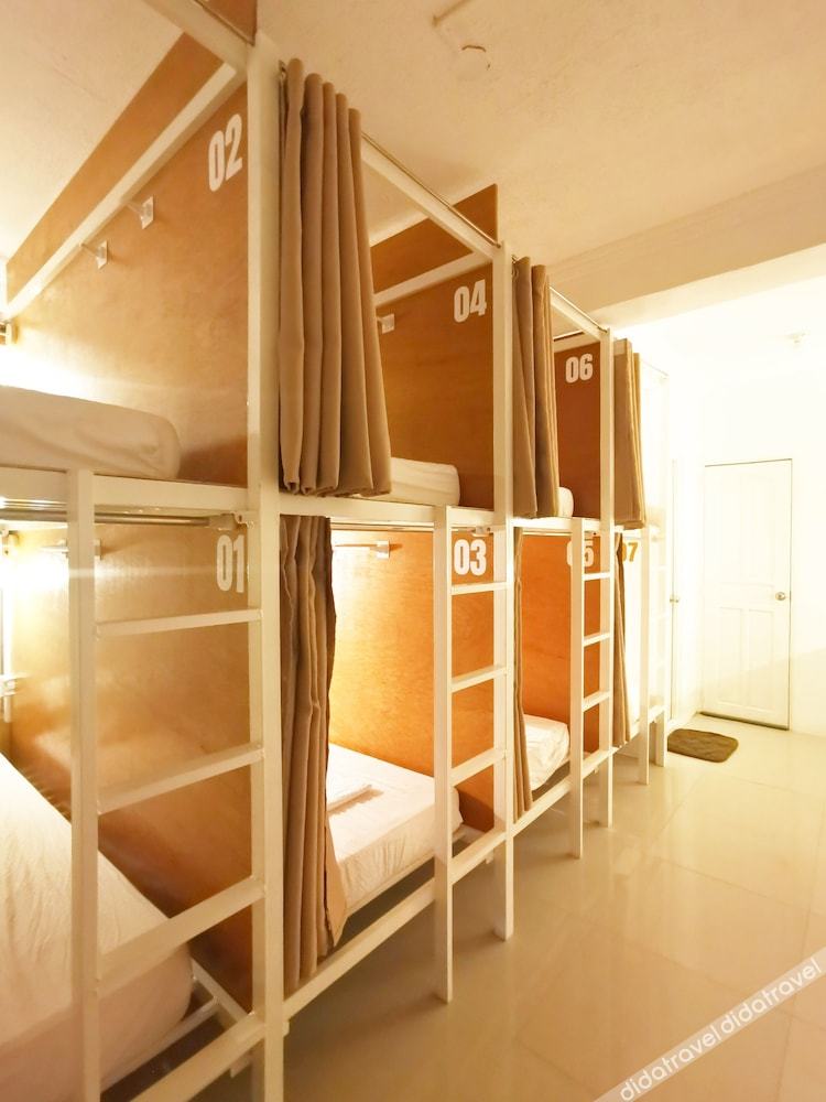 NomadsMNL Hostel 2*