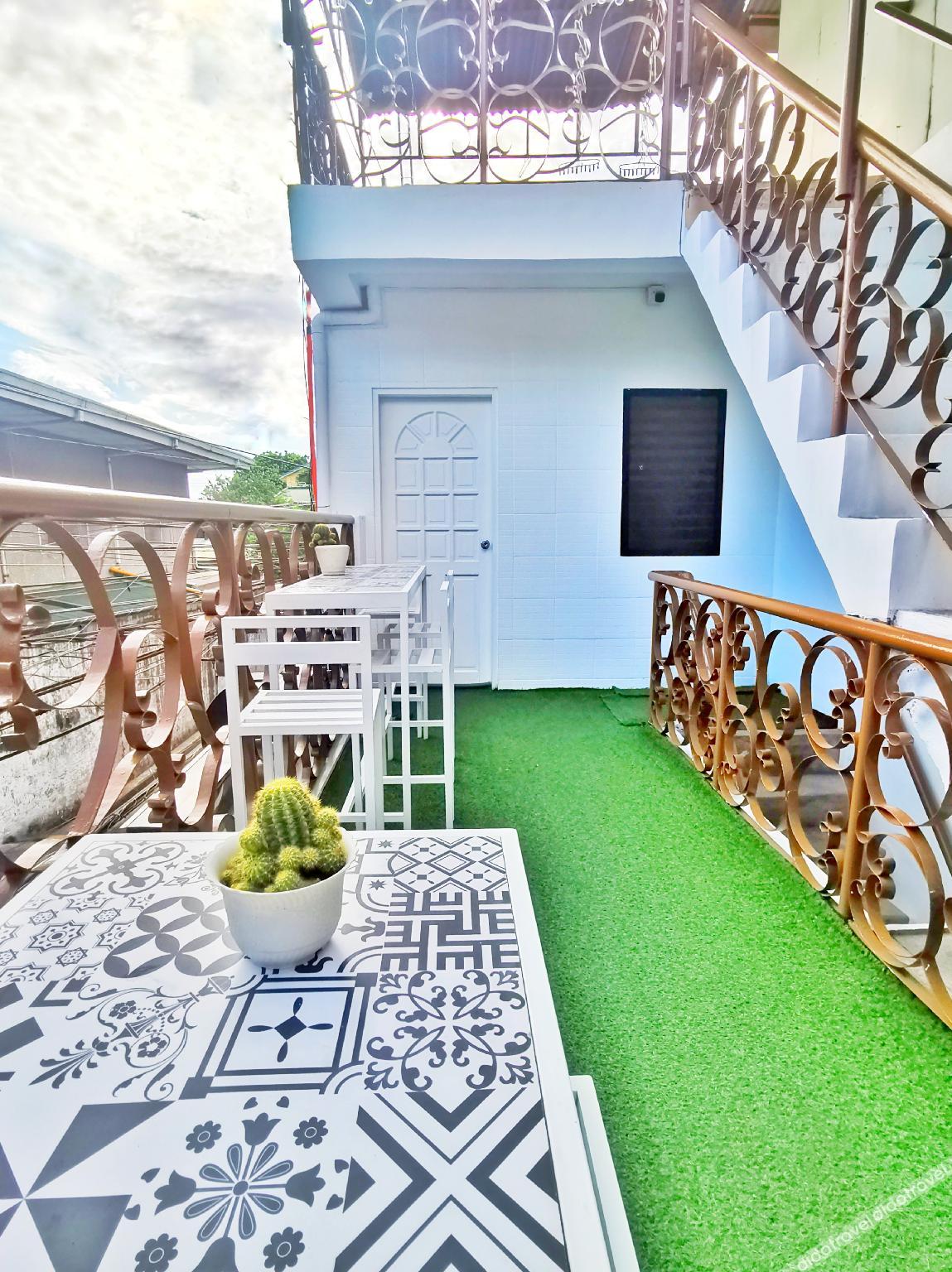 NomadsMNL Hostel 2*