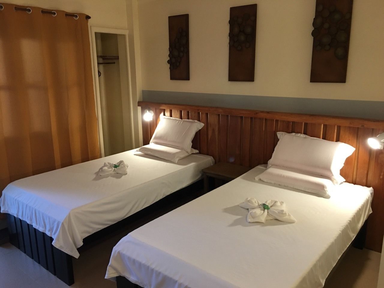 Ferellee Beachfront Inn 2*