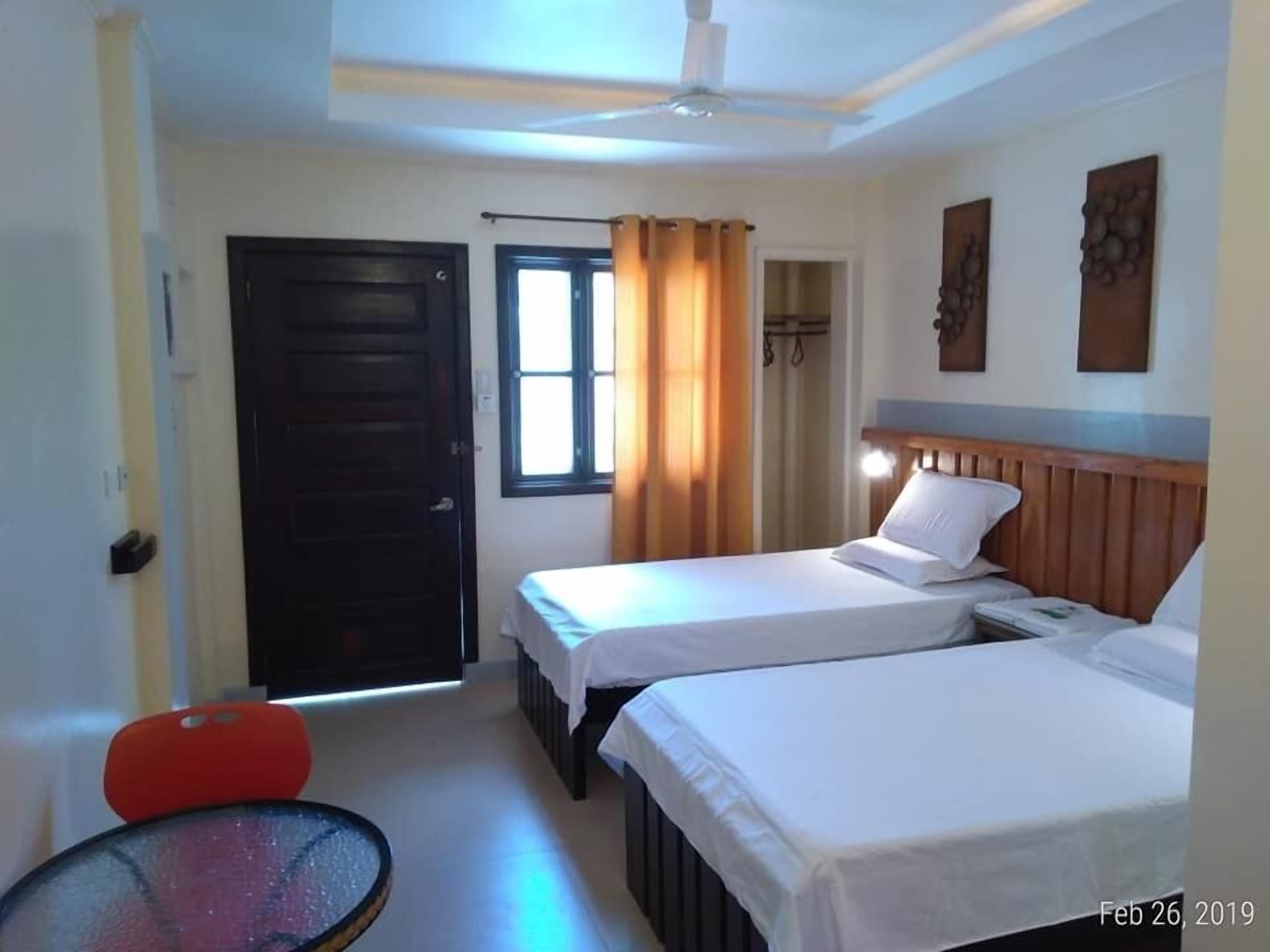 Ferellee Beachfront Inn 2*