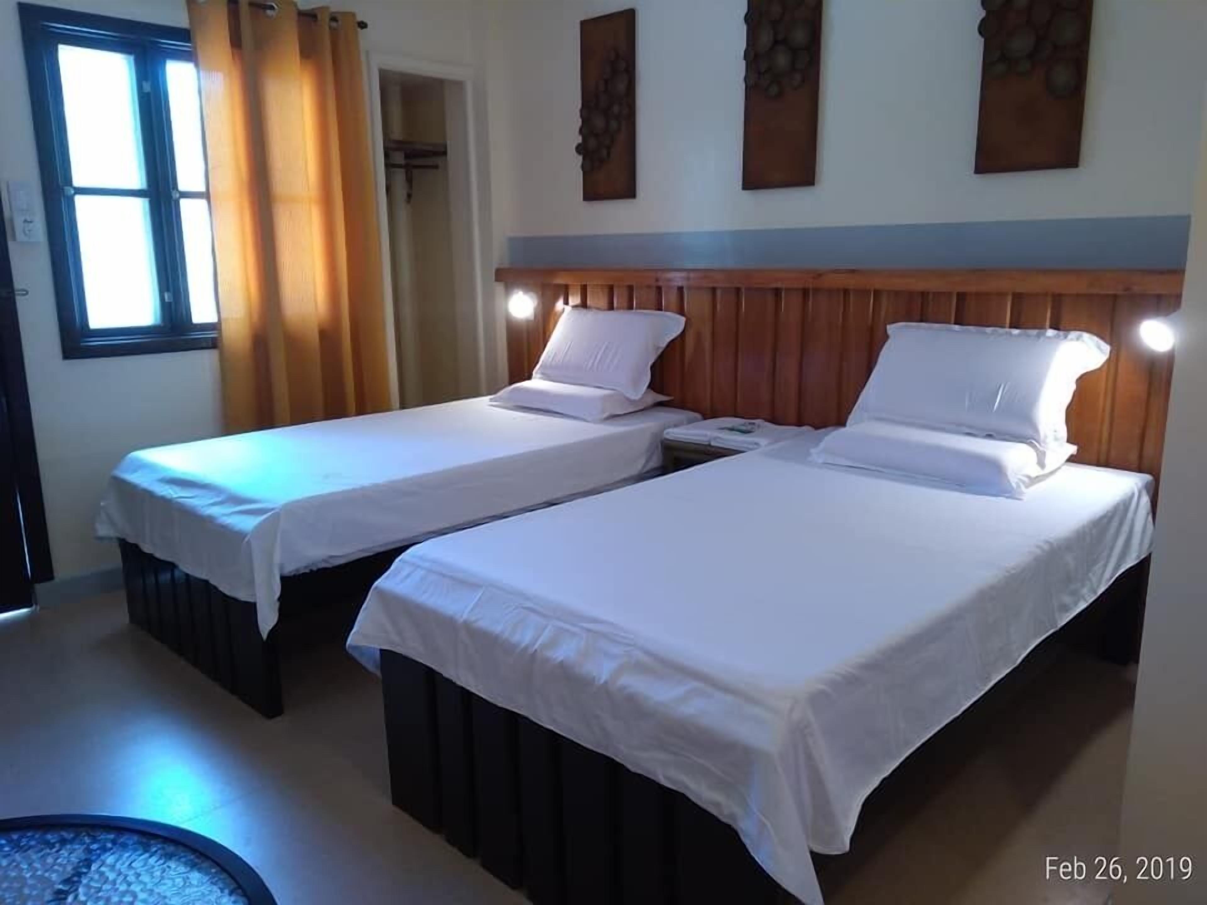Ferellee Beachfront Inn 2*