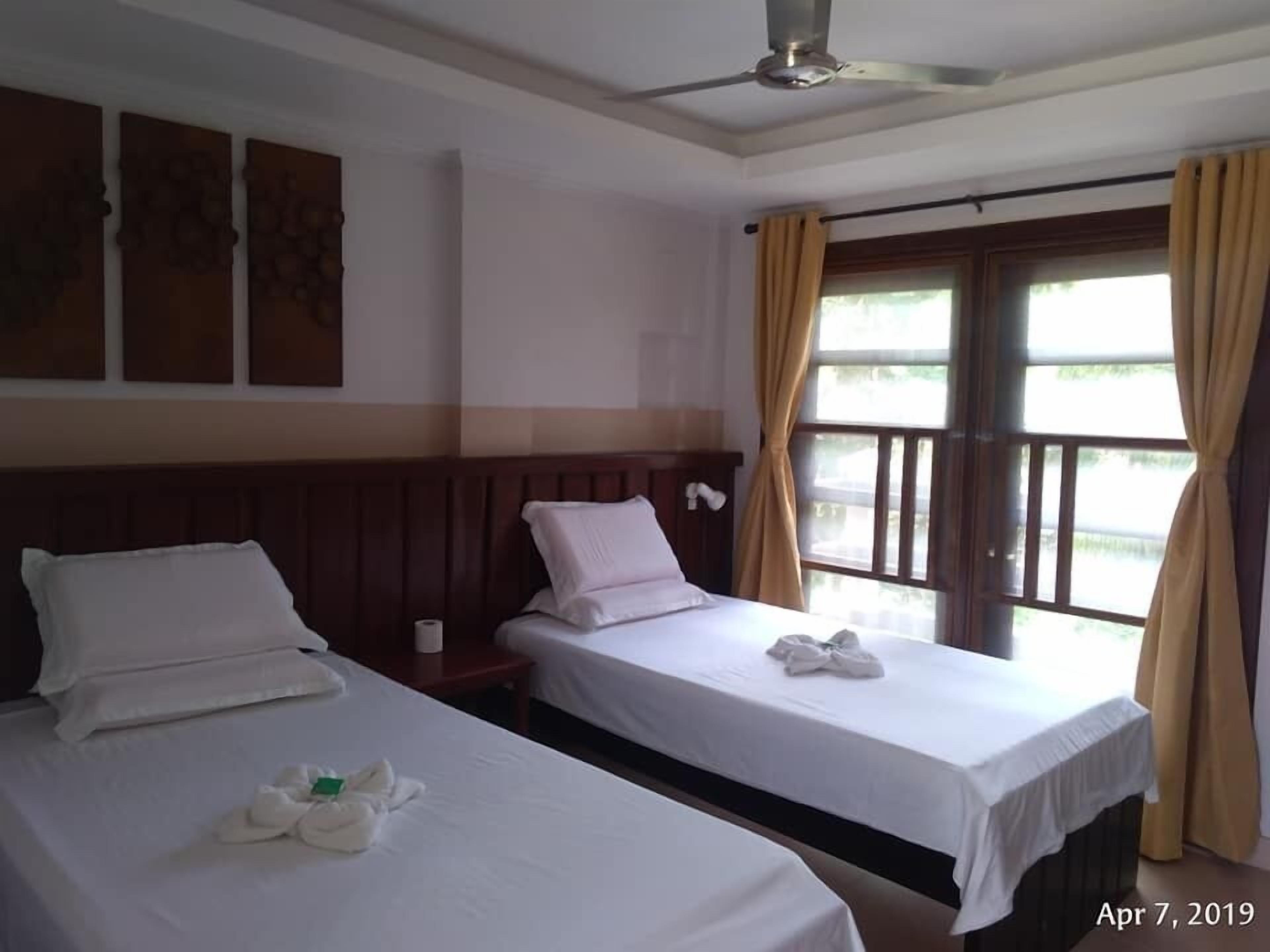 Ferellee Beachfront Inn 2*