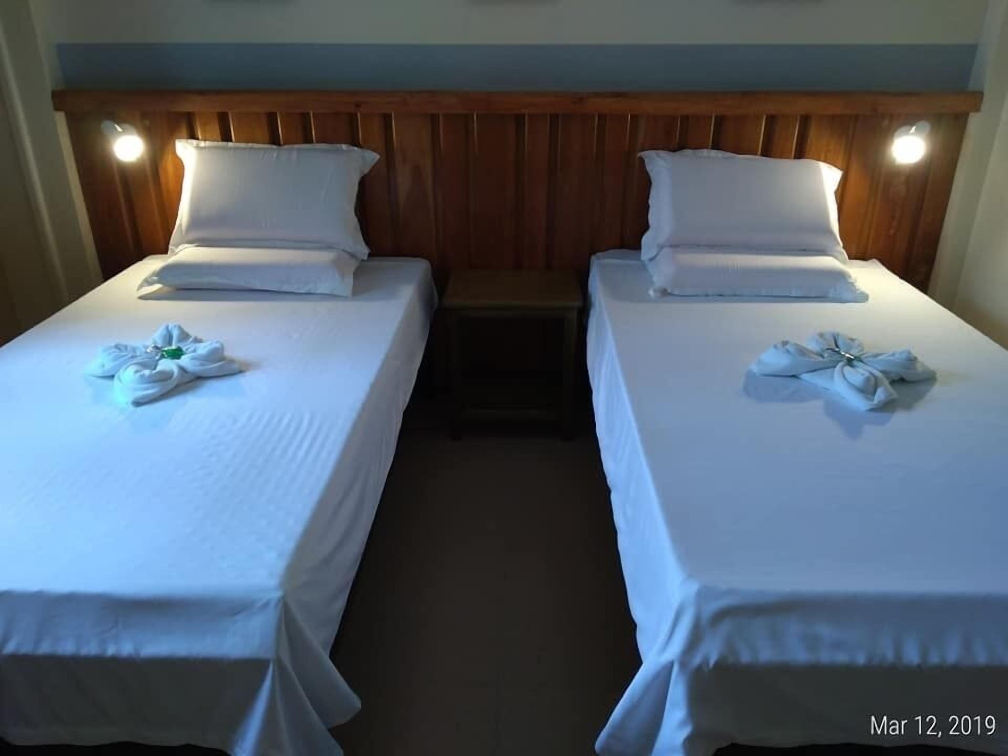 Ferellee Beachfront Inn 2*