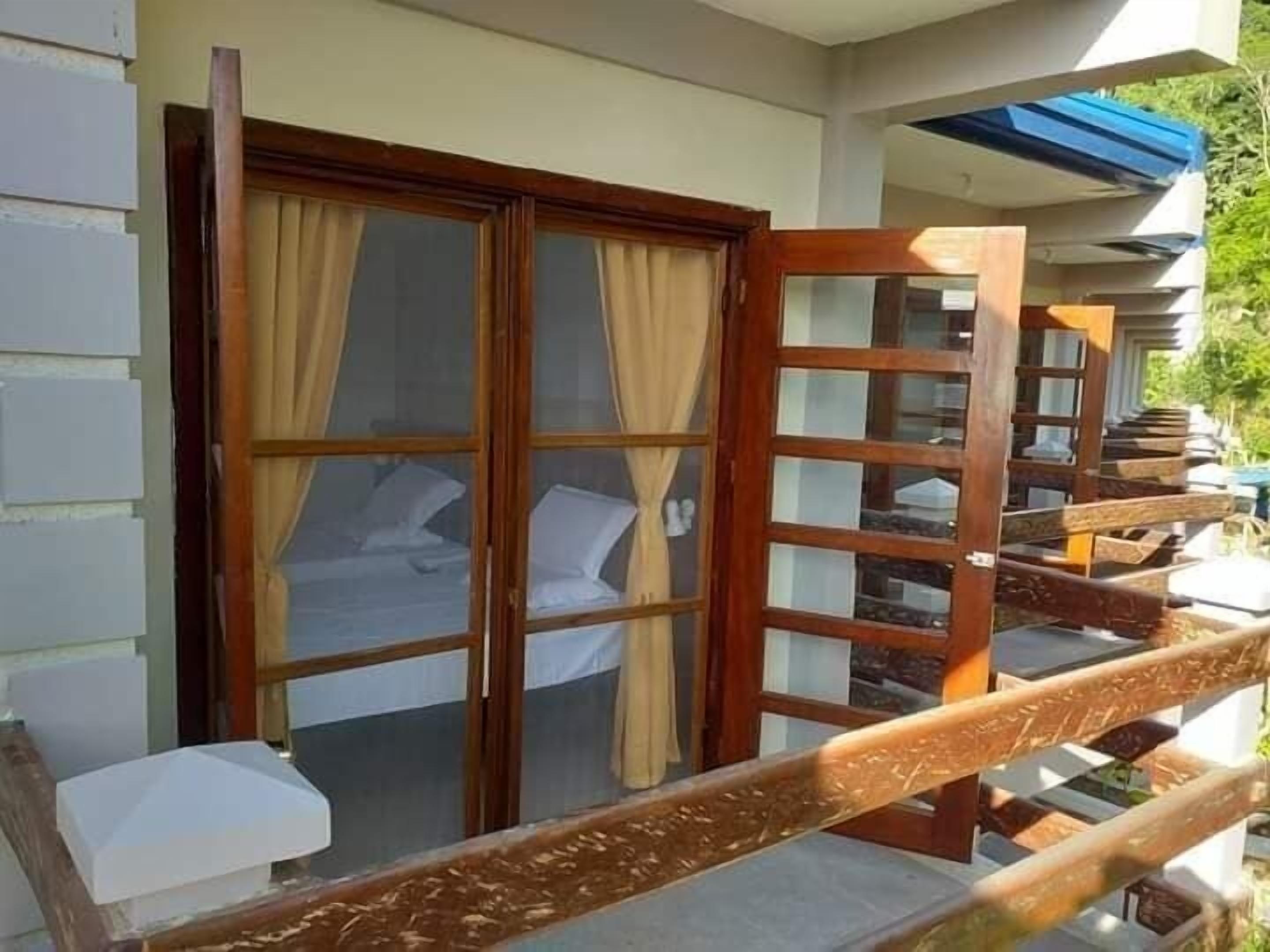 Ferellee Beachfront Inn 2*