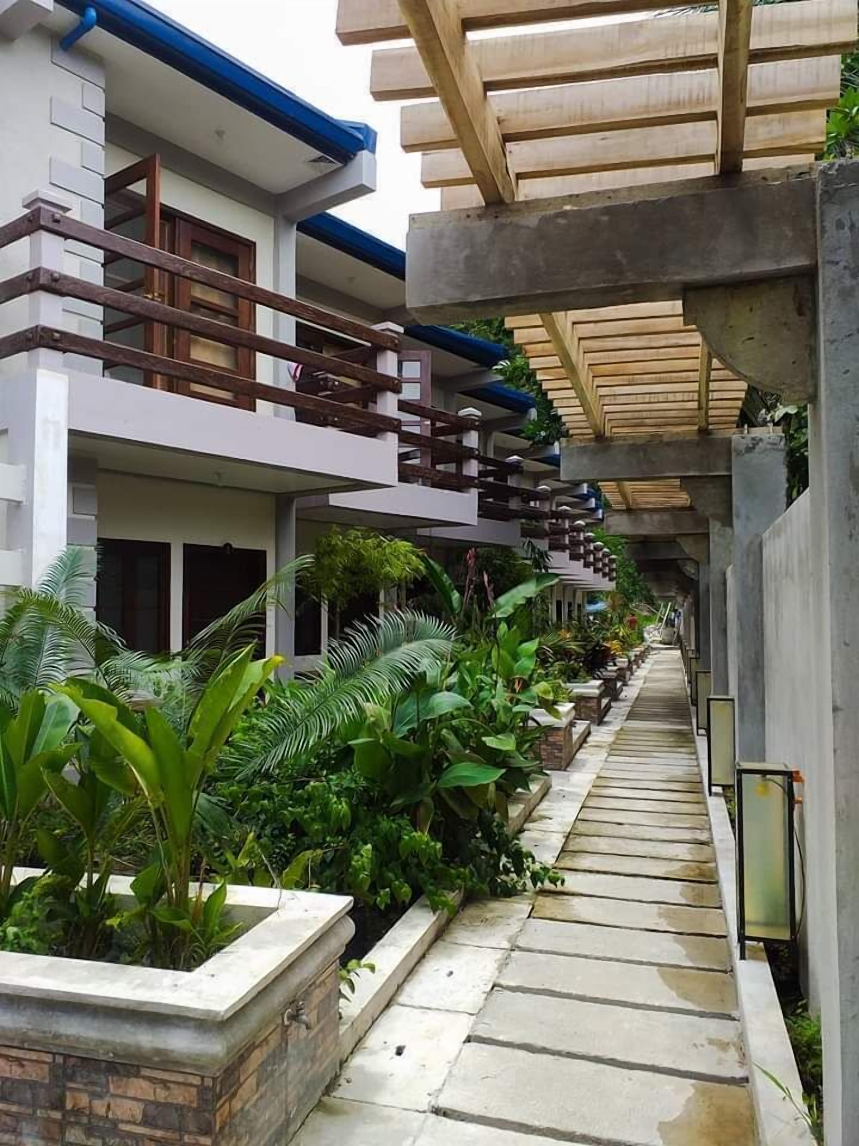 Ferellee Beachfront Inn 2*