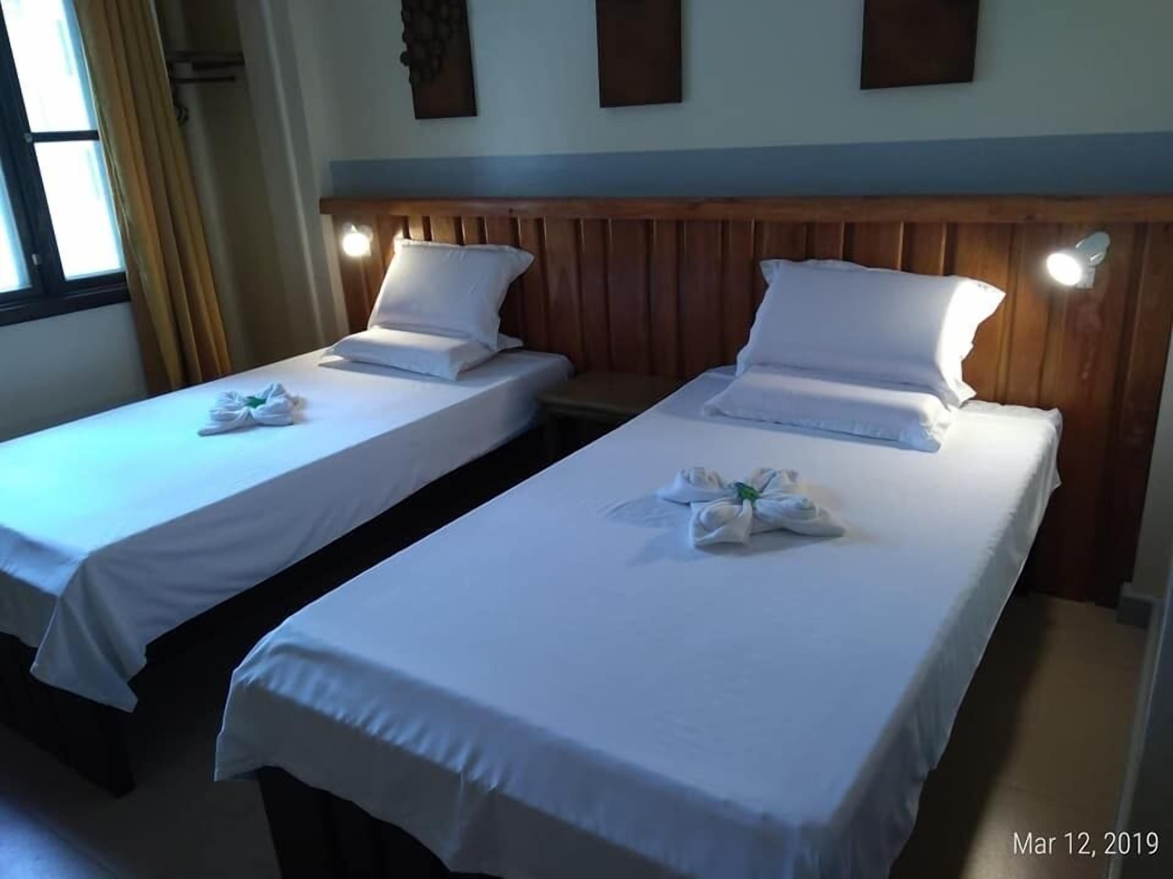 Ferellee Beachfront Inn 2*