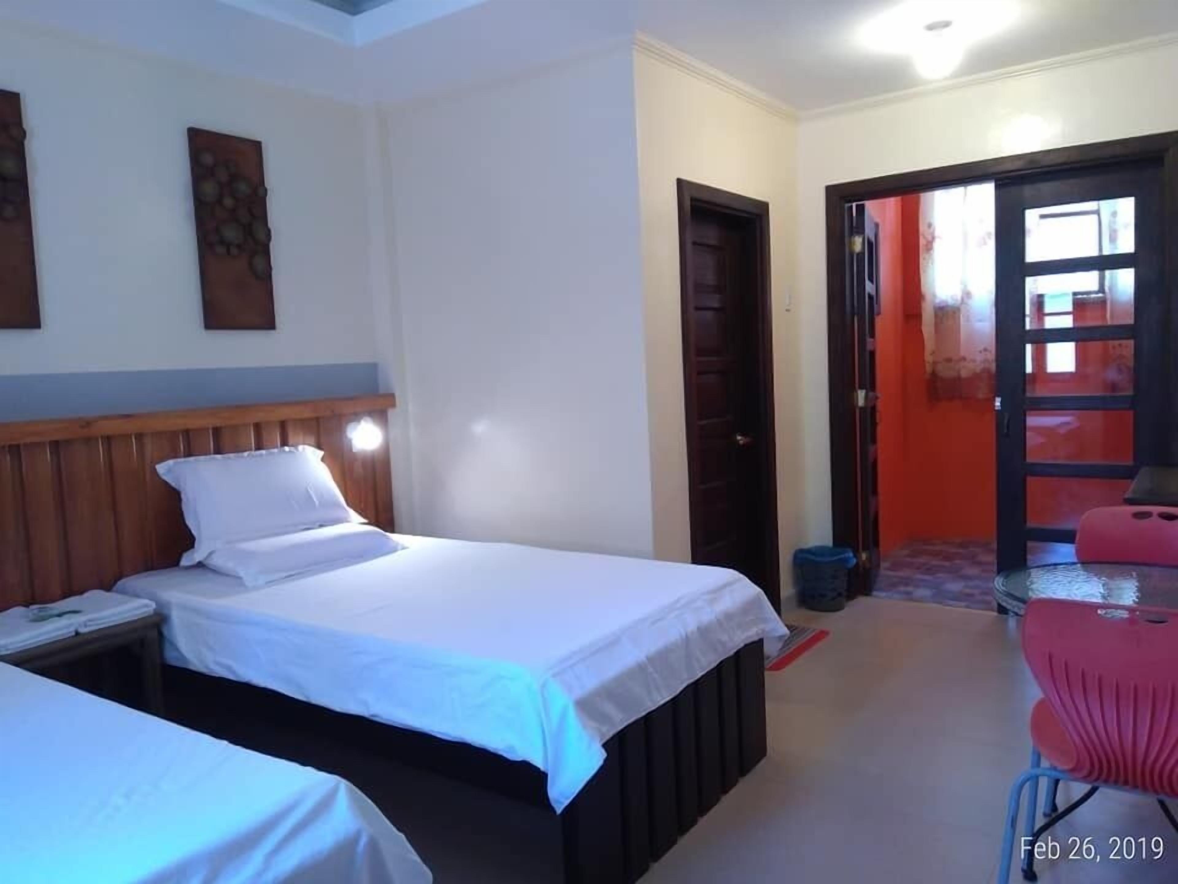 Ferellee Beachfront Inn 2*