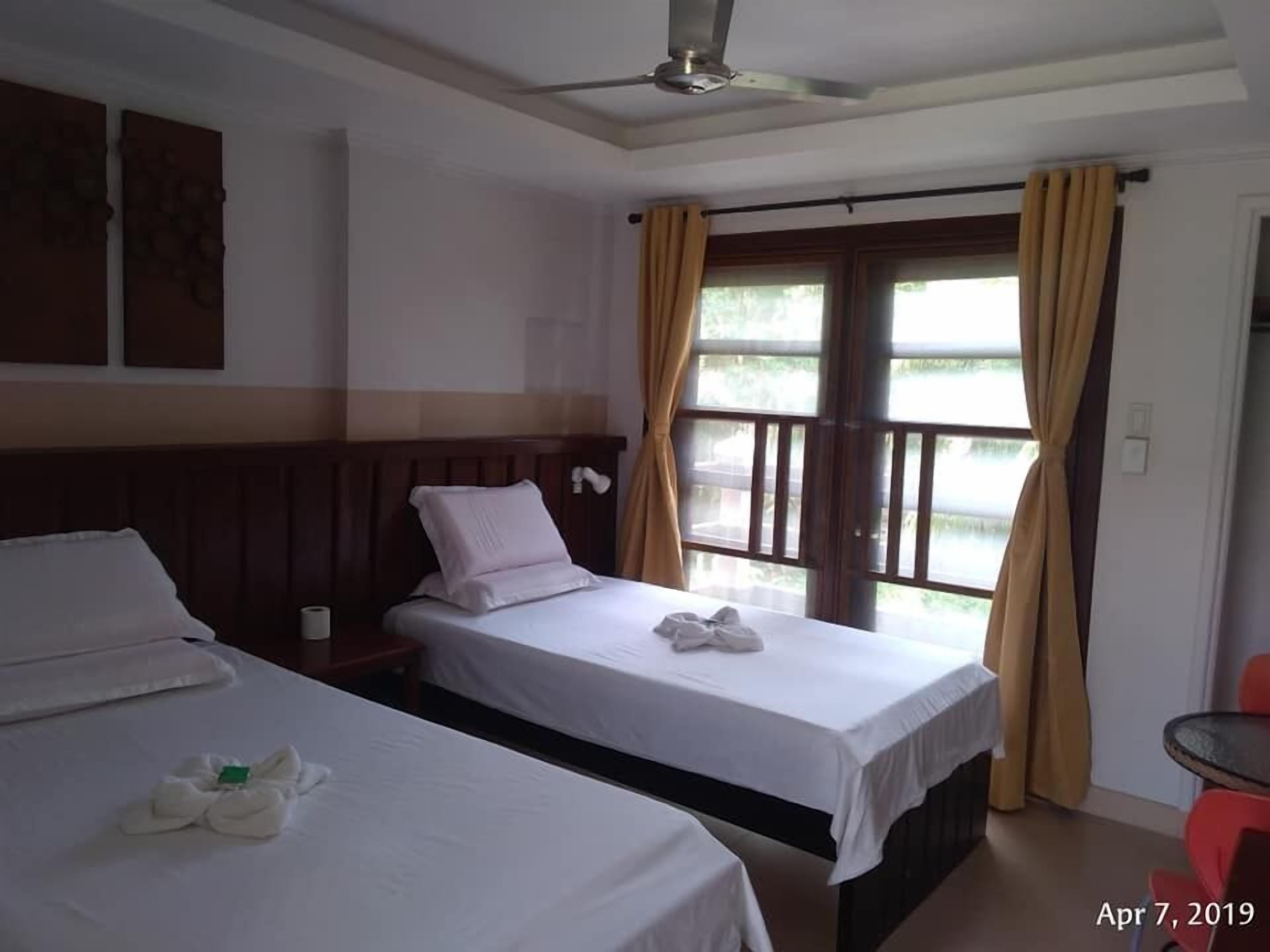 Ferellee Beachfront Inn 2*