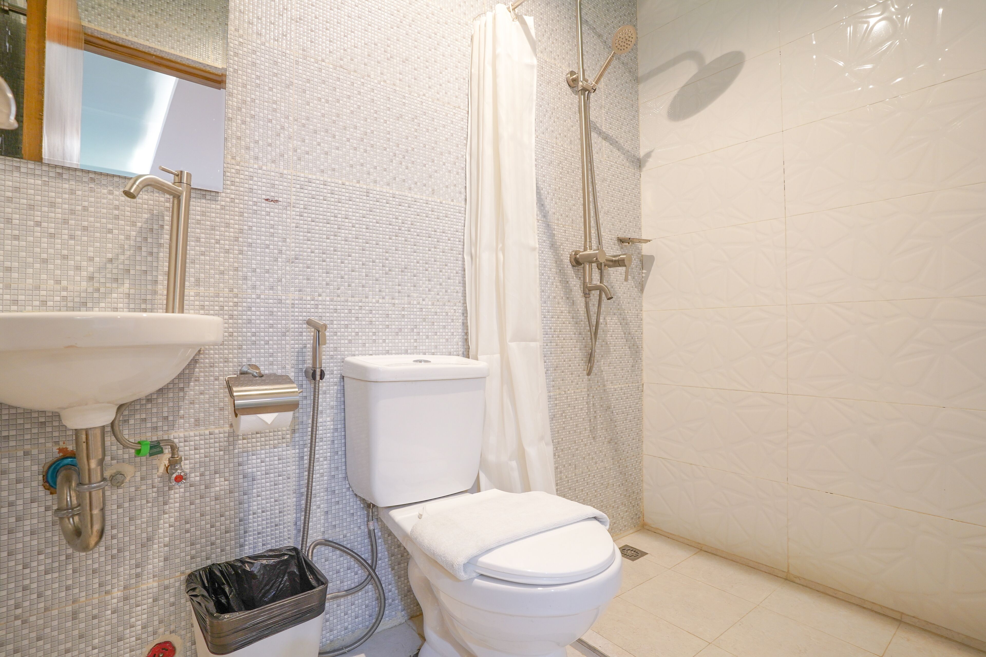 ARZO Hotel Premier 2*