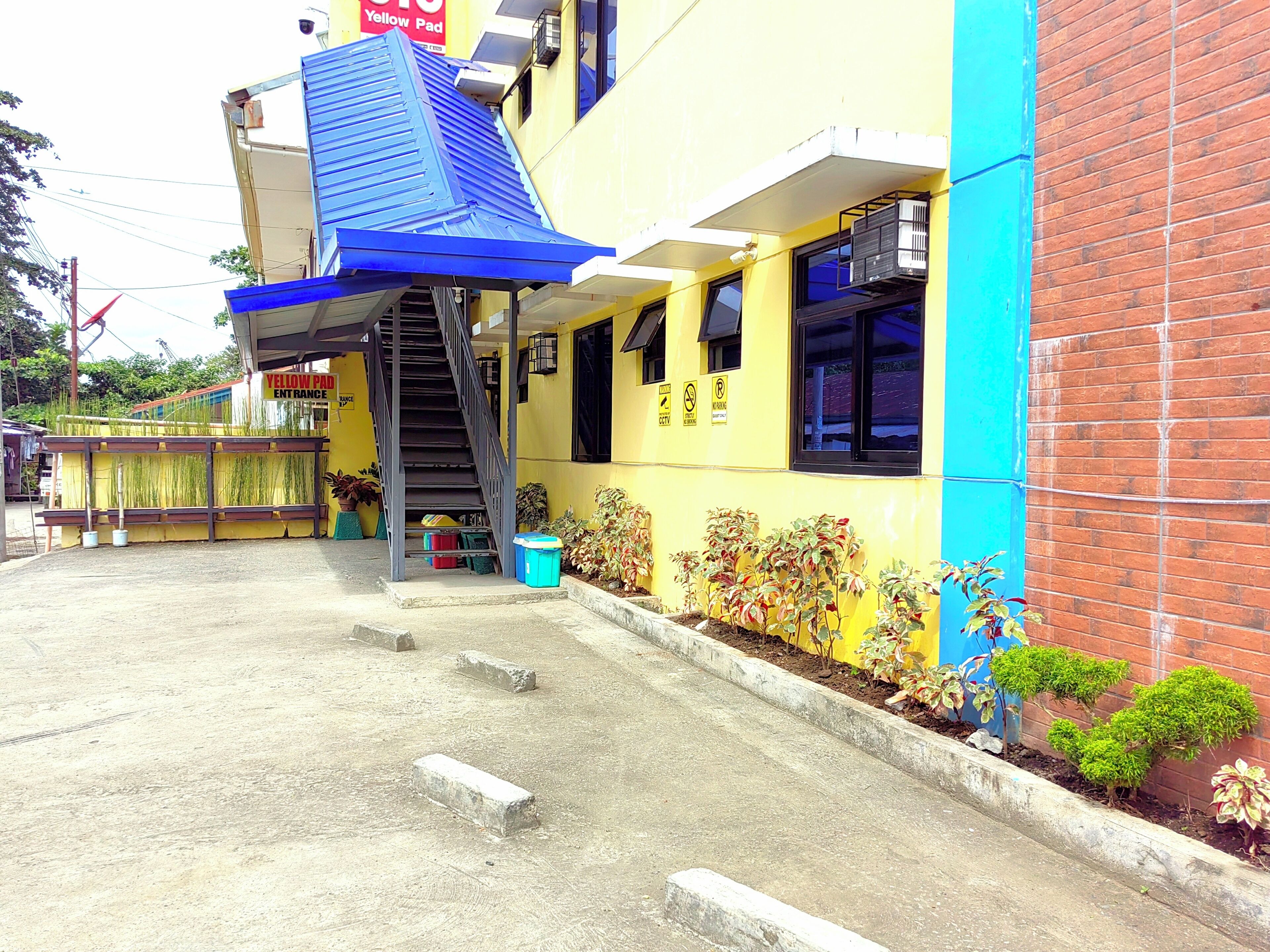 Yellow Pad Hotel Davao 2*
