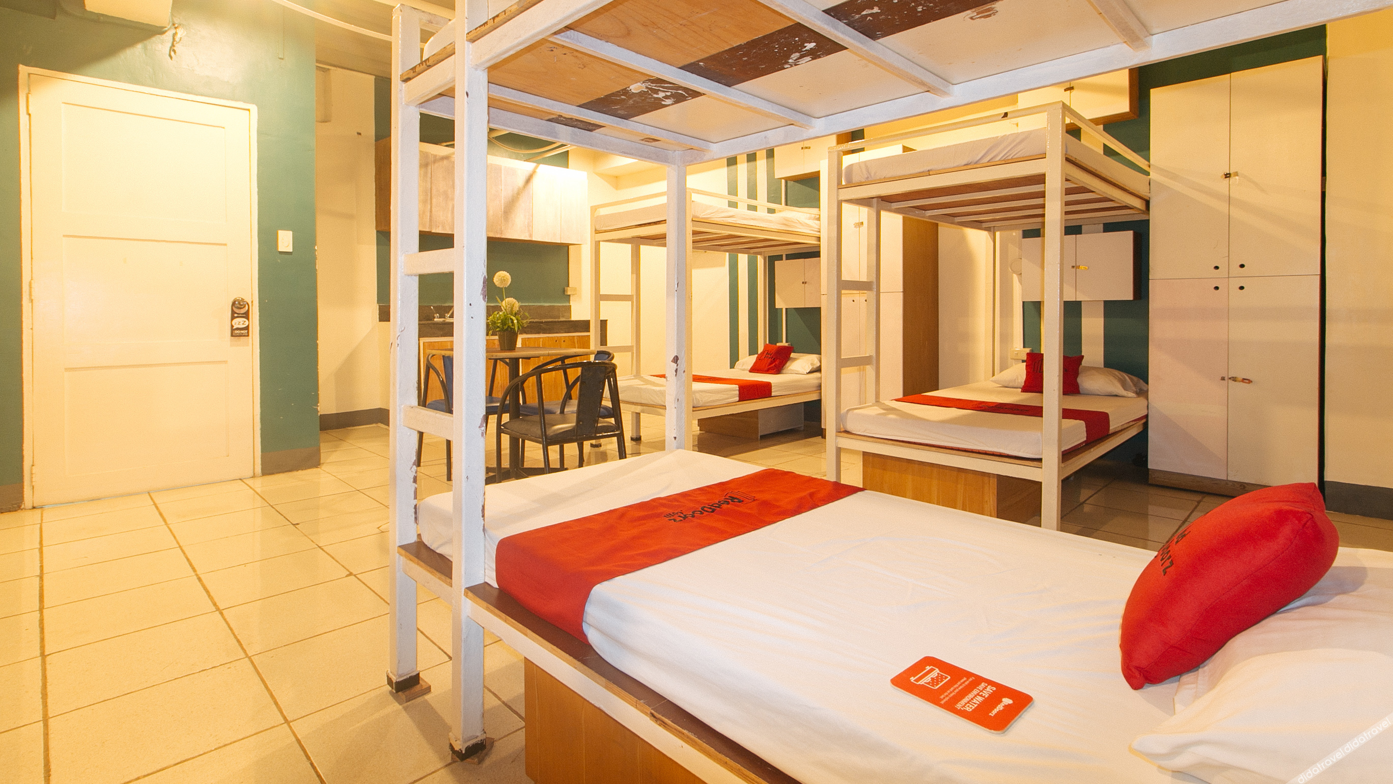RedDoorz @ Crowne One Condo 1*