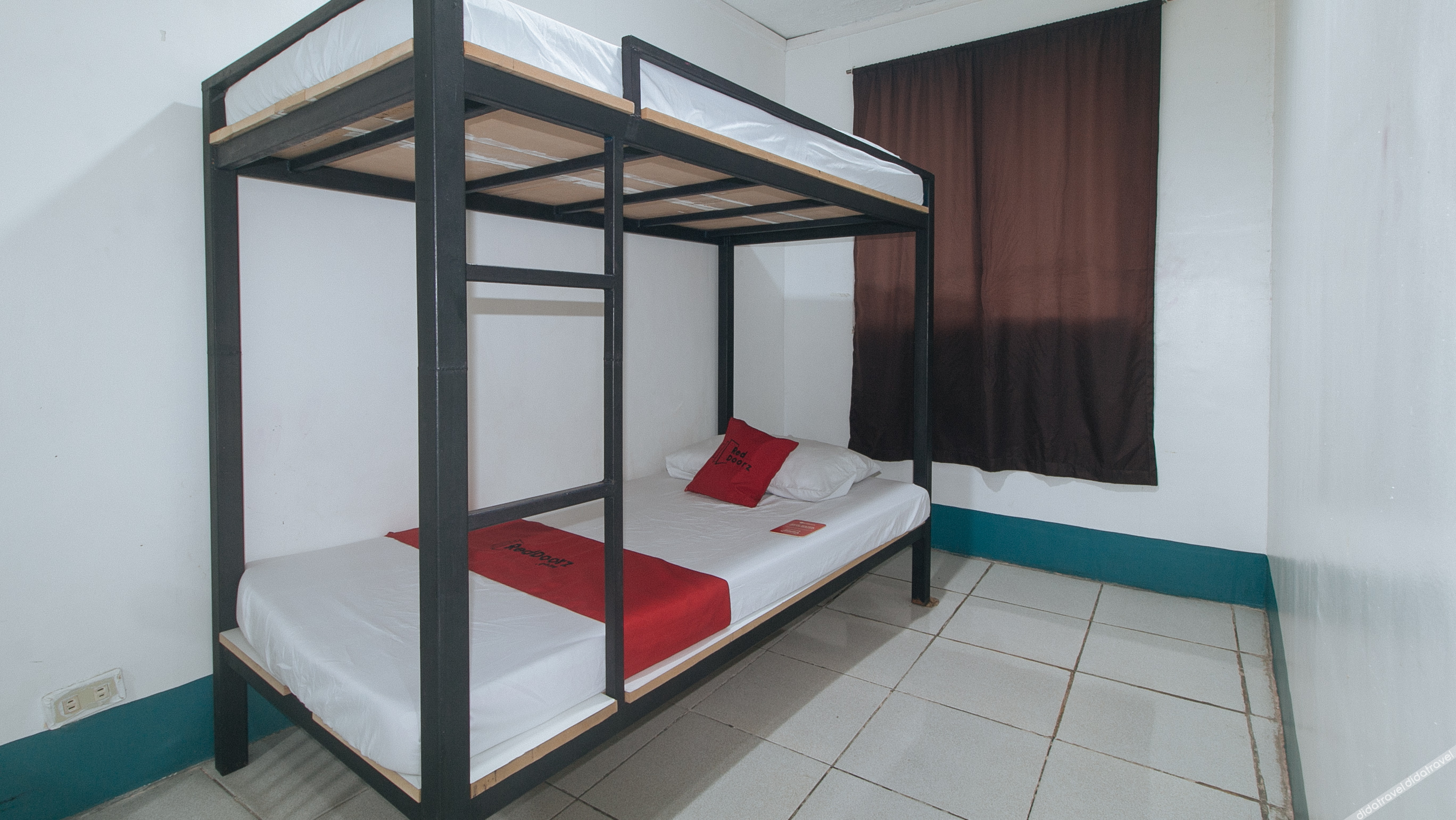 RedDoorz @ Crowne One Condo 1*