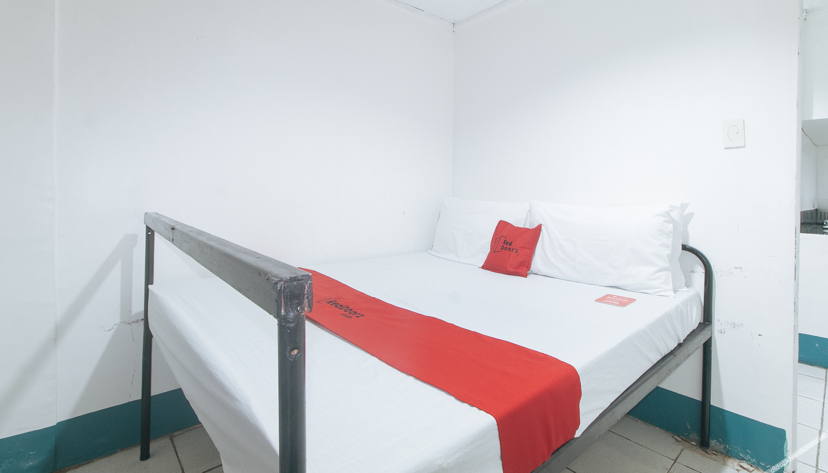 RedDoorz @ Crowne One Condo 1*