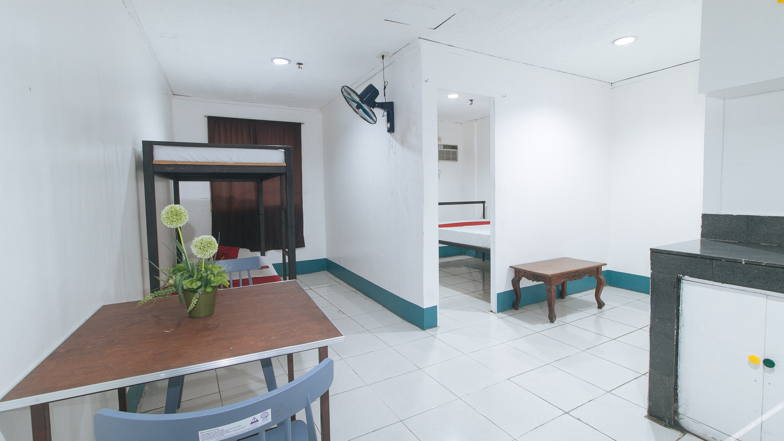 RedDoorz @ Crowne One Condo 1*