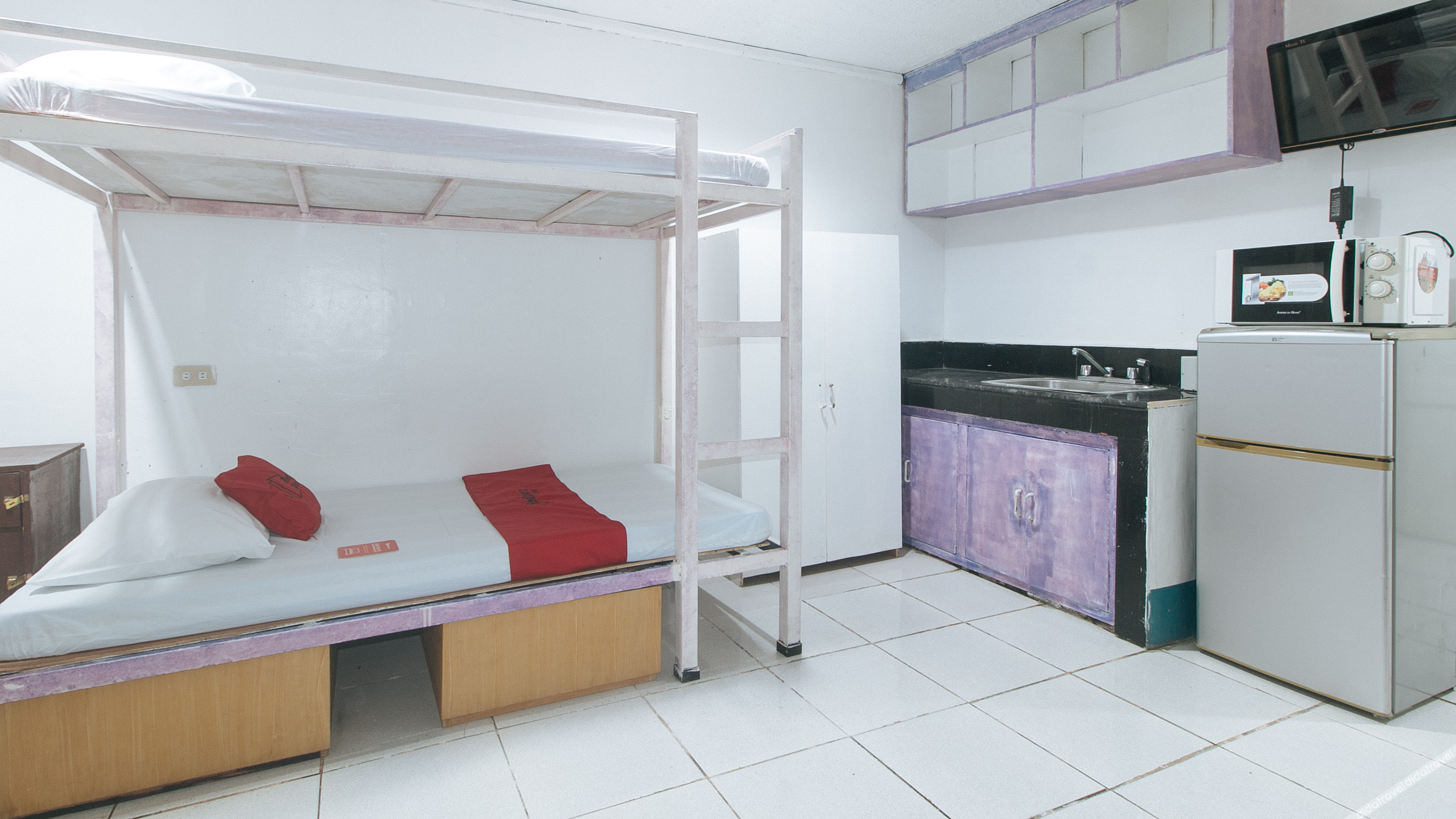 RedDoorz @ Crowne One Condo 1*