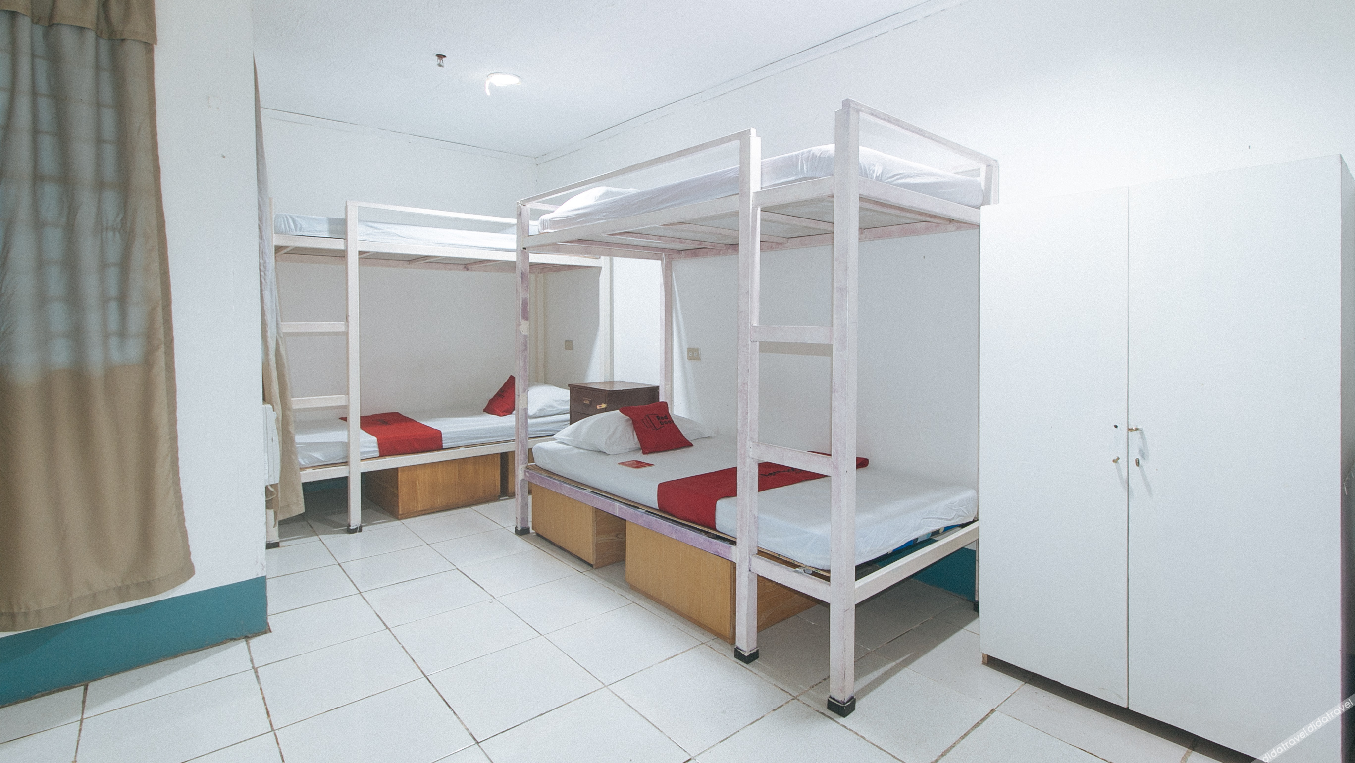 RedDoorz @ Crowne One Condo 1*