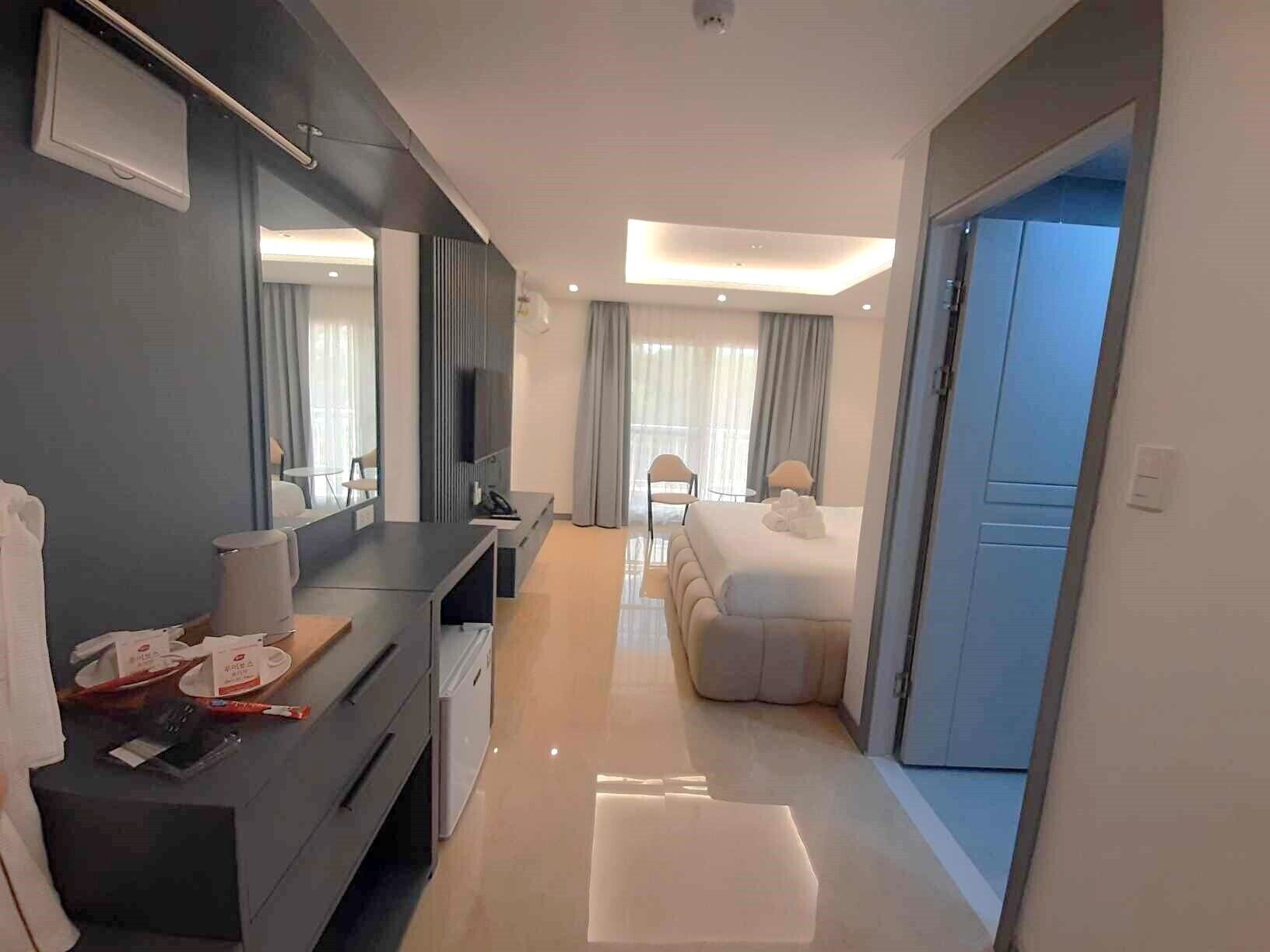 The Clover Hotel Angeles City managed by Cocotel 4*