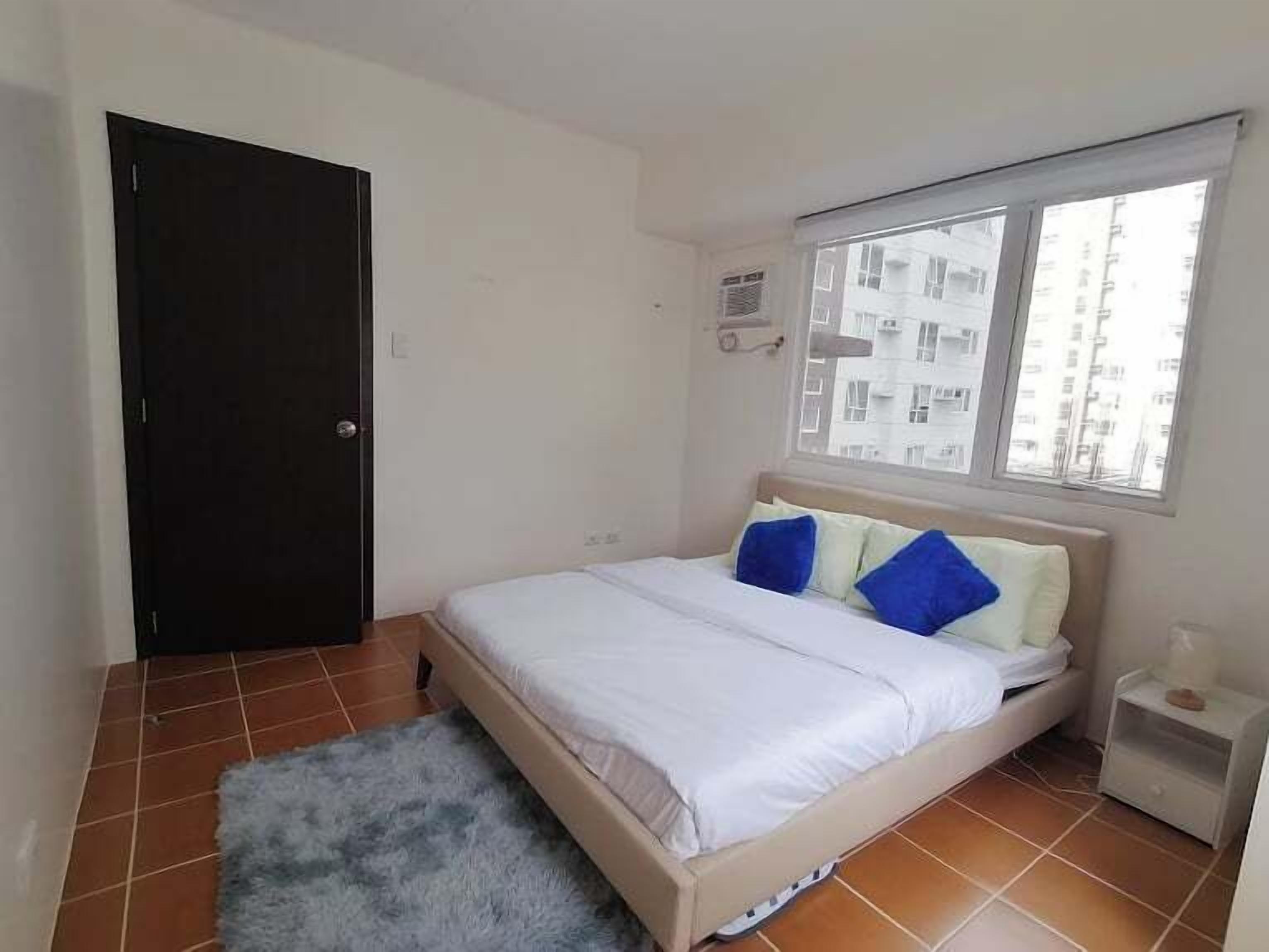 2BR/Pioneer Woodland connected to Metro Rail Station SM Light Boni Mandaluyong Manila Philippines 3*