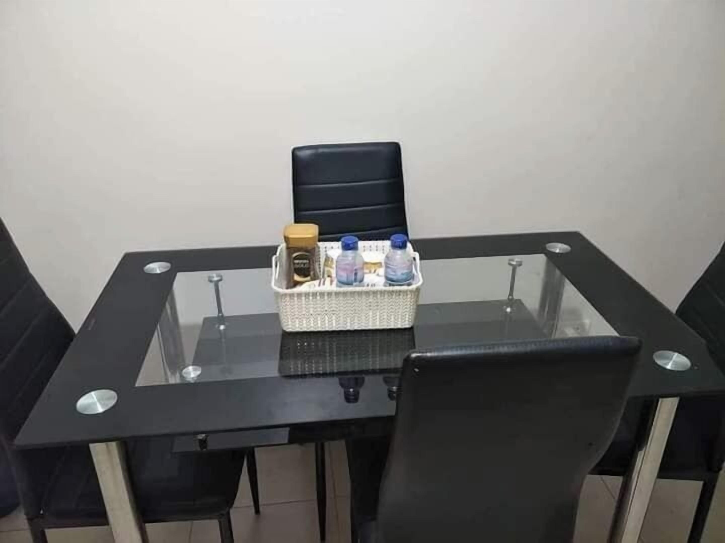 2BR/Pioneer Woodland connected to Metro Rail Station SM Light Boni Mandaluyong Manila Philippines 3*