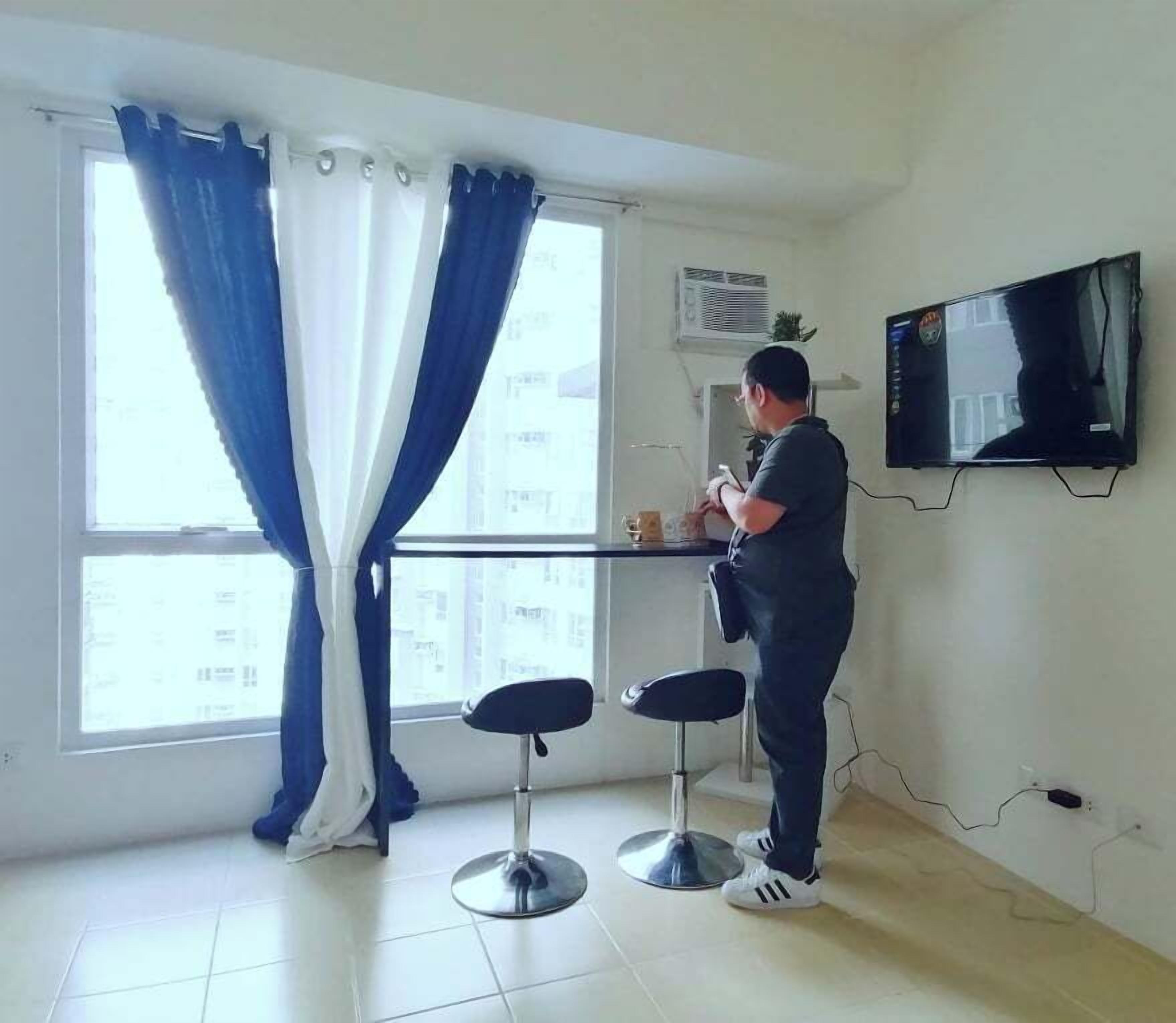 2BR/Pioneer Woodland connected to Metro Rail Station SM Light Boni Mandaluyong Manila Philippines 3*