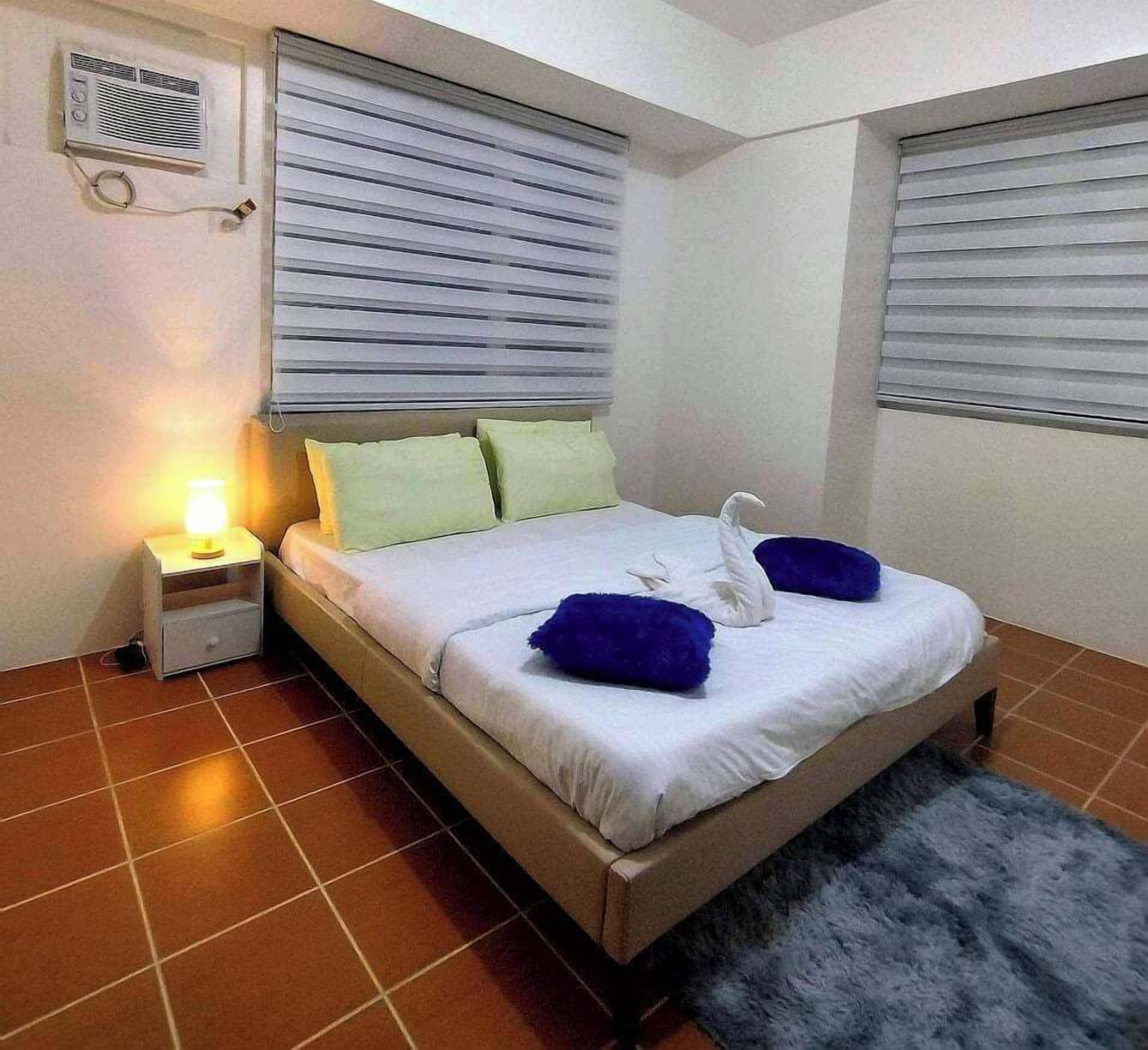 2BR/Pioneer Woodland connected to Metro Rail Station SM Light Boni Mandaluyong Manila Philippines 3*