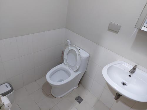 Flair Towers Staycation with Pool 4*