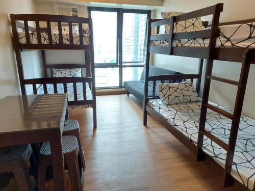 Flair Towers Staycation with Pool 4*