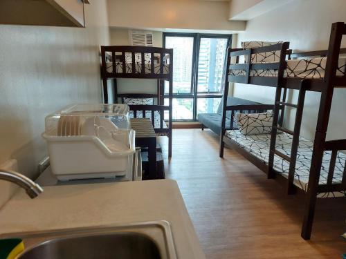 Flair Towers Staycation with Pool 4*