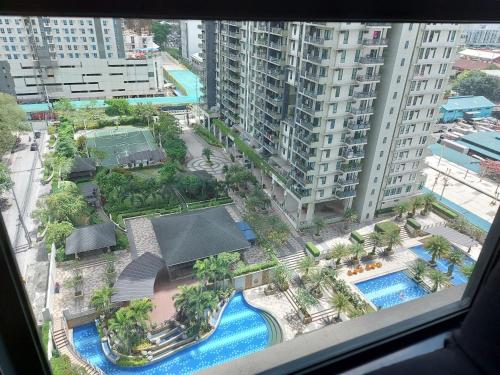Flair Towers Staycation with Pool 4*
