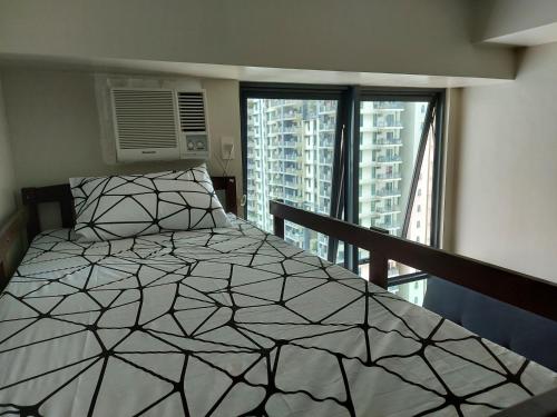 Flair Towers Staycation with Pool 4*