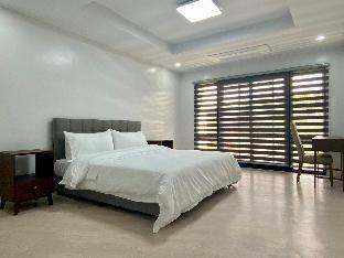 THE SEVEN CLARK CONDO 3*