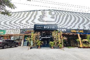 RedDoorz Premium @ Regency Sunset Hotel 1*