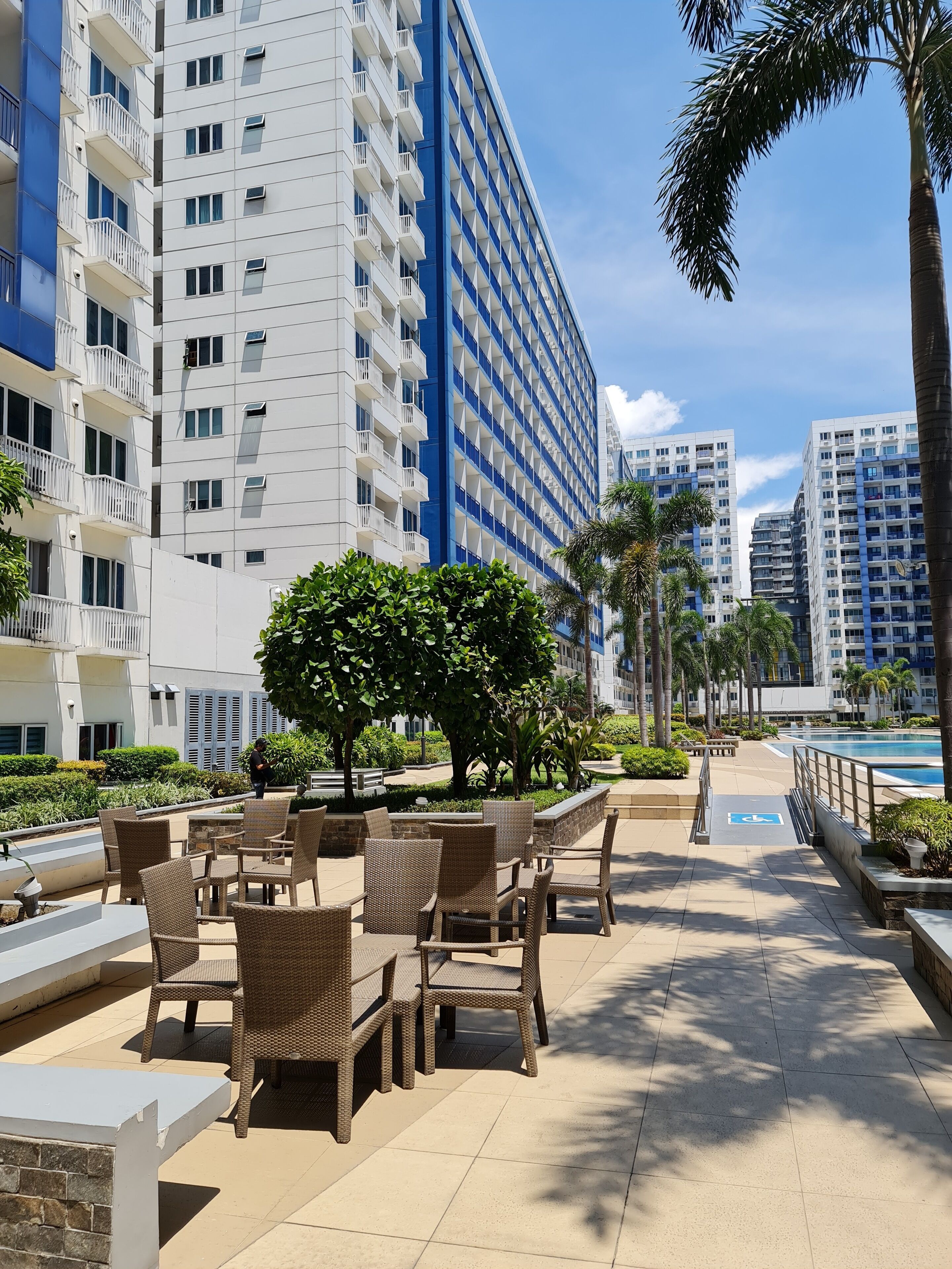 Sea Residences - Condo R Us 3*